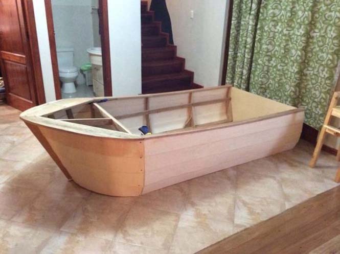 Γονείς κατασκεύασαν κρεβάτι - βάρκα για το παιδί τους (7)